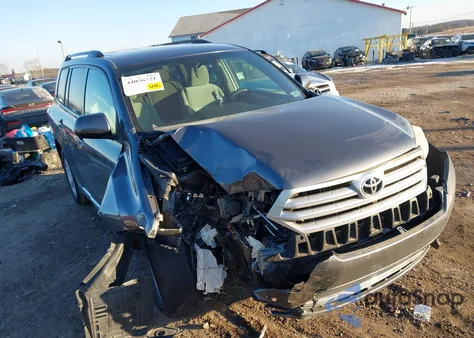 2013 Toyota Highlander Base Plus V6 из США, поврежденный, VIN 5TDBK3EH9DS179421